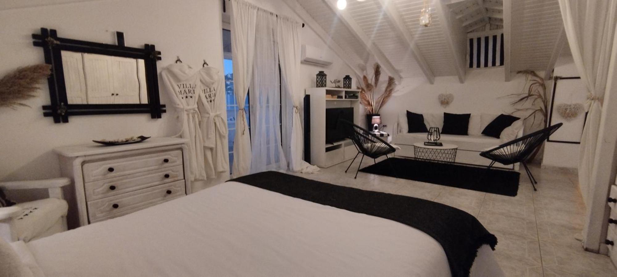 Maria Lagonissi - Private First Floor Villa Kalivia Thorikou